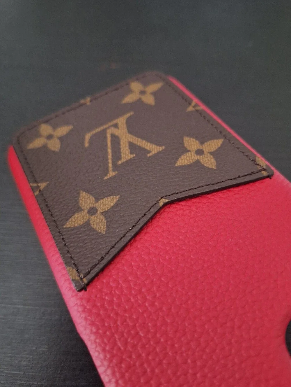 Louis Vuitton Bumper iPhone 11 Pro Monogram/Scarlet BC4280